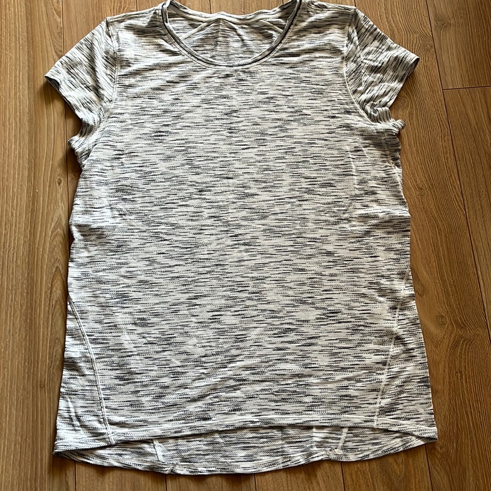 Black and white heather love tee lululemon athletica size 10 EUC